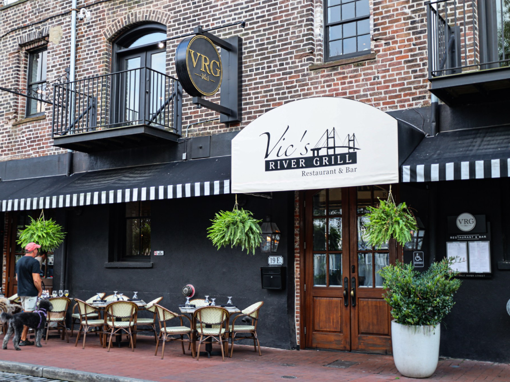 Vic's River Grill