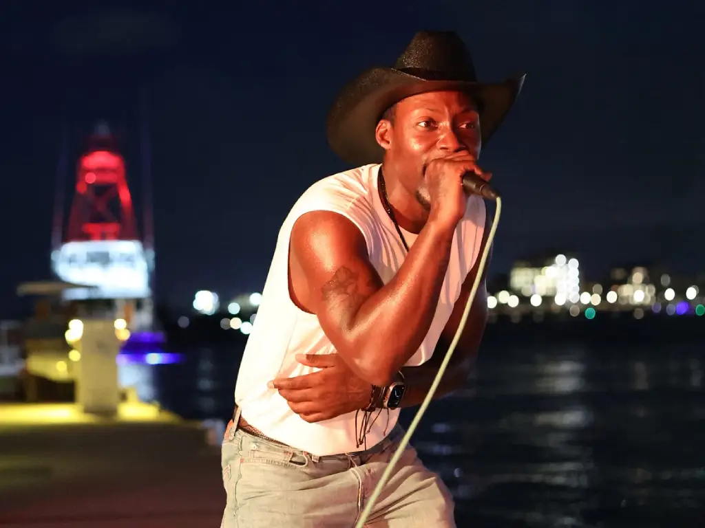 Bak Bond performing on River Street in Savannah